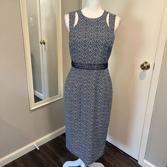 Maggy London Denim Flower Power Novelty Cut Out Sheath Dress, Size 6 - Picture 3 of 16